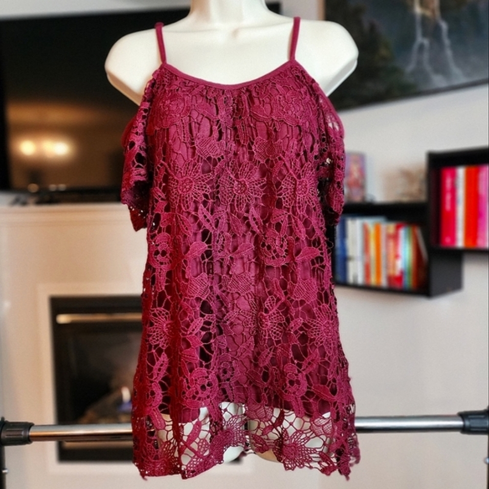 Red crochet layered cold shoulder cami sz S